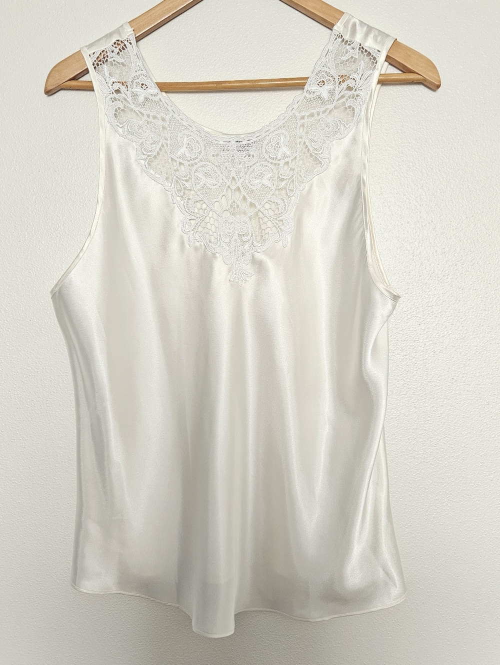 CINEMA ETOILE Silky Satin Lace Top XL